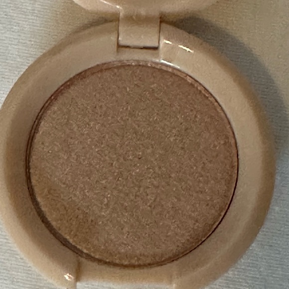 NWT Radiant Glow Highlighter - Picture 4 of 4
